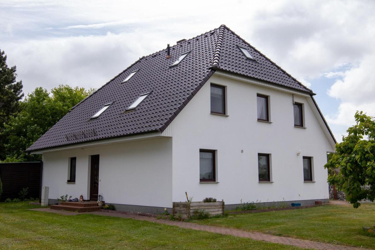 Urlaubs-Appartement Am Dorfrand Wieck Εξωτερικό φωτογραφία